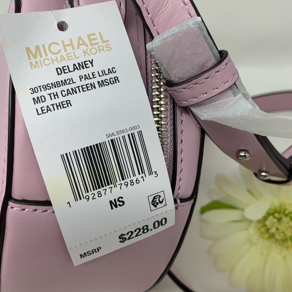 Michael Kors Delaney Medium TH Canteen Messenger - Picture 5 of 10